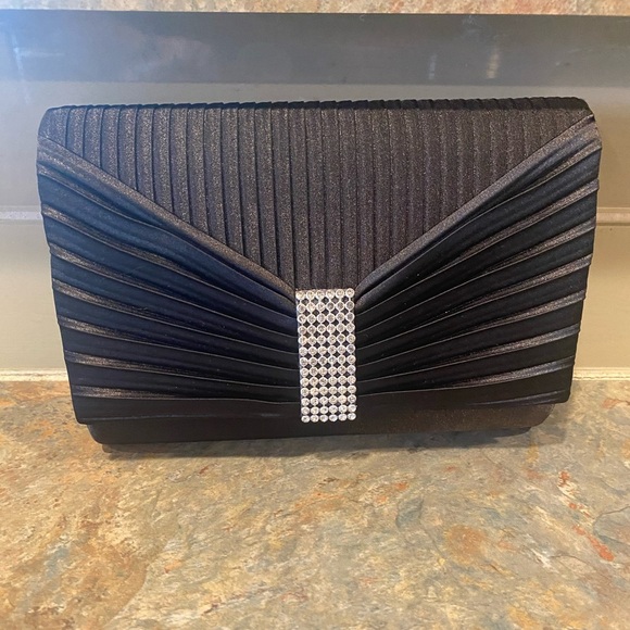 Jessica McClintock Handbags - Jessica McClintock Black Clutch with Silver Chain NWT